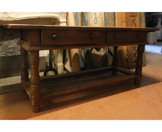 tav226 - walnut and chestnut table, 17th century, size cm l 186 xh 80     