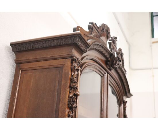 Imposing sideboard in solid oak carved antiques end of the 19th century. PRICE NEGOTIABLE     
