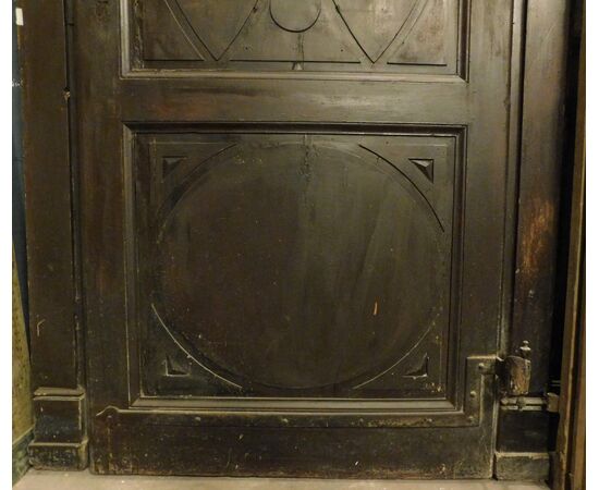 pti698 - walnut door, 18th century, meas. cm l 135 xh 290, light cm l 103 xh 211     