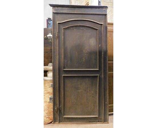 ptl576 - lacquered door complete with frame, 18th century, meas. cm l 121 xh 255     