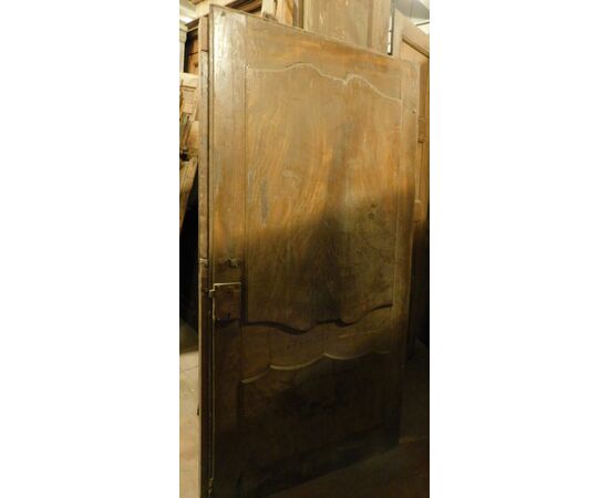 A pte 137 - Provençal door carved in walnut, 18th century, mis cm l 99 xh 196     