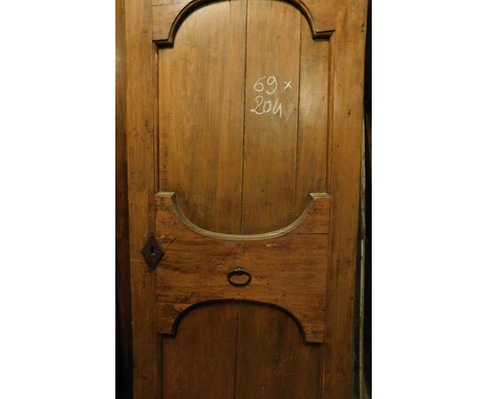 A ptir439 - rustic door in poplar wood, 18th century. measures l 69 xh 204.     