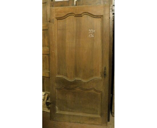 A pte 137 - Provençal door carved in walnut, 18th century, mis cm l 99 xh 196     