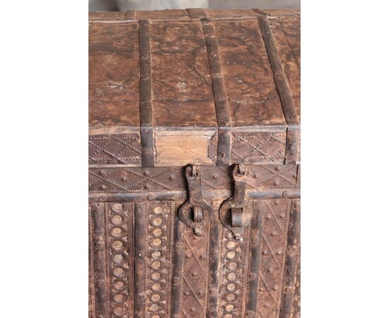 Ancient Indian trunk, &#39;800     