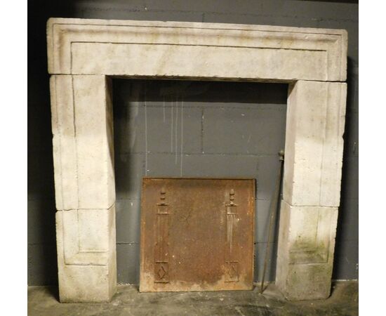 chp344 - pair of Aquitaine stone fireplaces, cm l 115/102 xh 112     