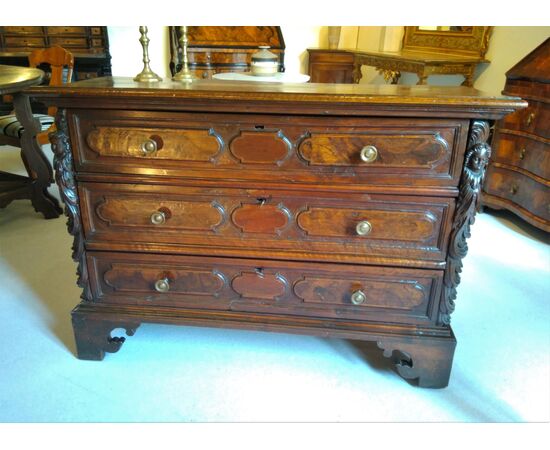 Elegant small Bergamo chest of drawers, very rare.     
