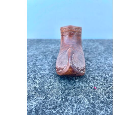 Small shoe-shaped jar in carved wood.     
