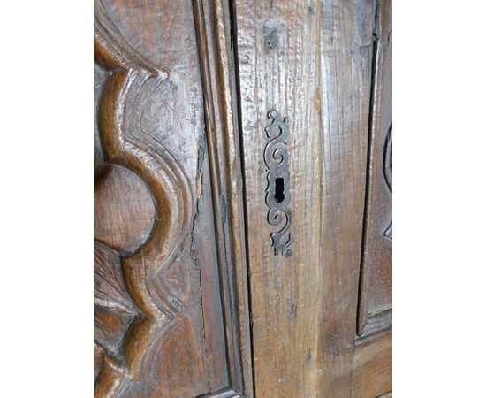 A ptci525 - Piedmontese door in walnut, 17th century, cm l 97 xh 189 xp 6     