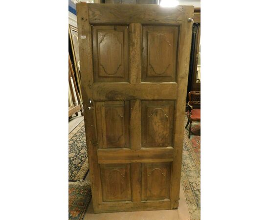 pti704 - walnut door, eighteenth century, measuring cm l 89 xh 191     