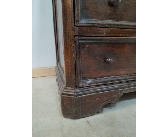 Lombard chest of drawers in walnut - chest of drawers - period 700 - XVIII century     