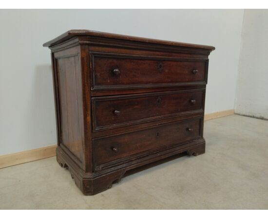 Lombard chest of drawers in walnut - chest of drawers - period 700 - XVIII century     