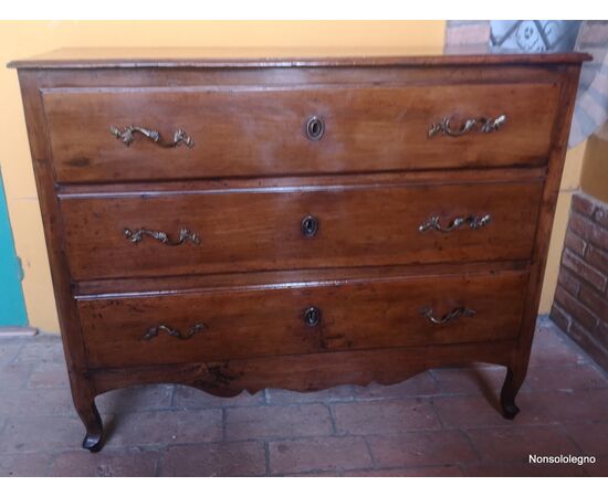 Louis XV chest of drawers in walnut     