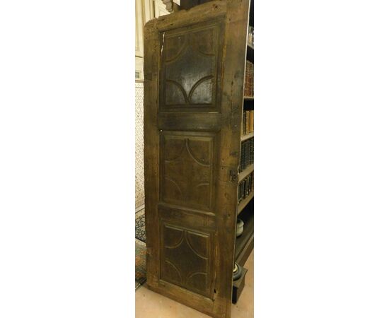 pti707 - walnut door with three panels, eighteenth century, measuring cm l 73 xh 218     