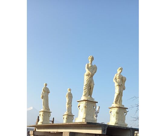 Statue quattro stagioni in ghisa con piedistallo