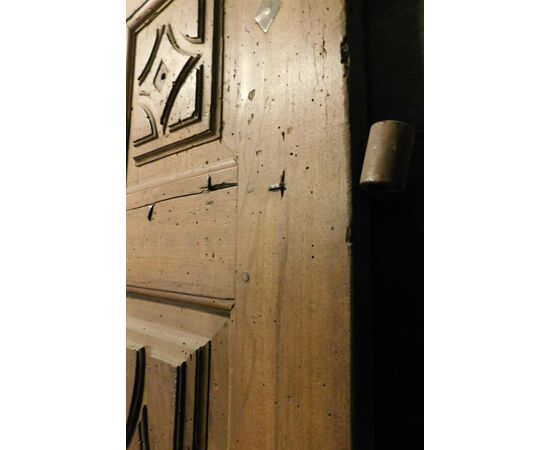  pti708 - porta in noce con pannelli scolpiti, epoca '700, misura cm l 91 x h 193 
