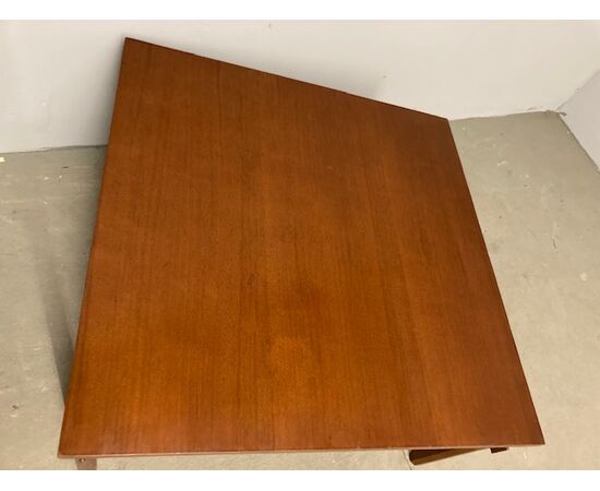 Tavolo da caffe Ico Parisi Milano anni 50 legno di teak. Design unico Modernariato  Misure   cm 80 x 80 H 38