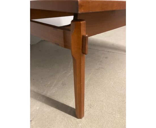 Tavolo da caffe Ico Parisi Milano anni 50 legno di teak. Design unico Modernariato  Misure   cm 80 x 80 H 38