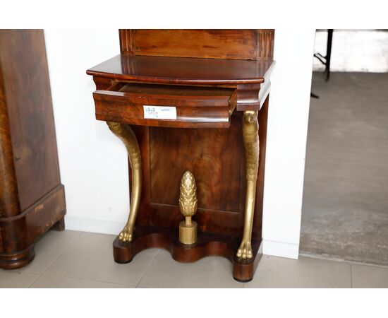 Small console with gilded decorations     