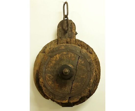 Towing pulley in wood