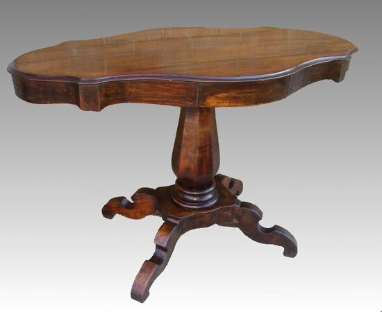 Hat table of the Priest Charles X Lombardo in walnut