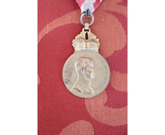 Rare collectible medal of merit in gilded bronze Charles I of Austria euro 90