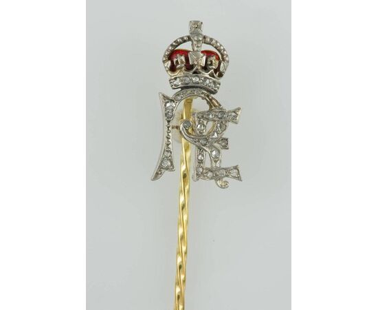 Pin in gold and diamonds with initials     