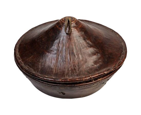 Basket covered in leather with lid     