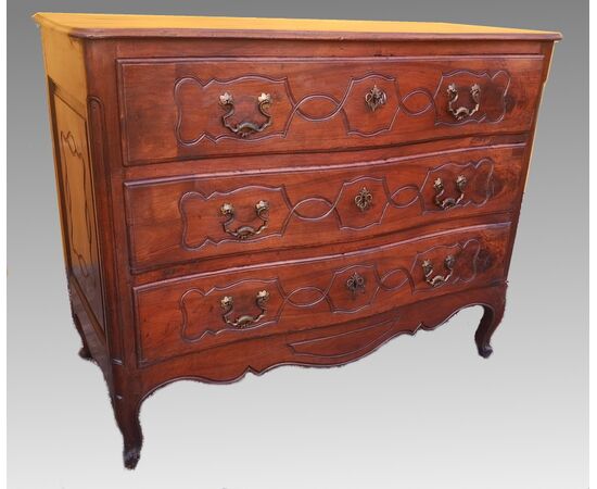 Louis XV Parmesan chest of drawers in walnut     