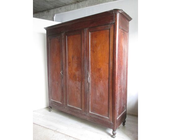 Charles X wardrobe in walnut - three doors - to be restored - interesting size - first half of the 19th century     