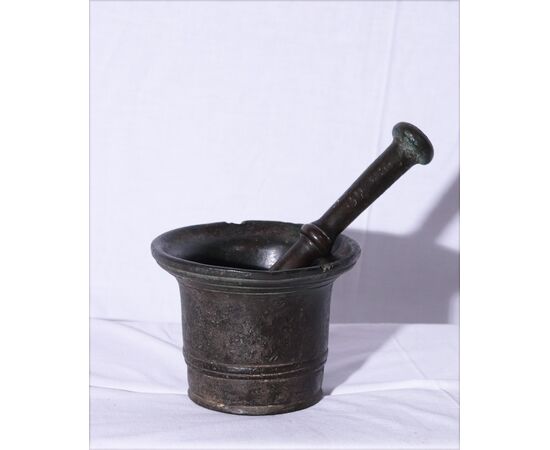 Bronze mortar with clapper, '600
