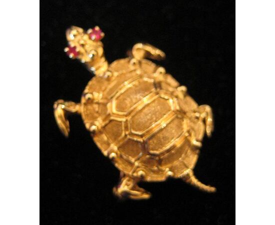 Code 1527 Turtle in yellow gold brooch