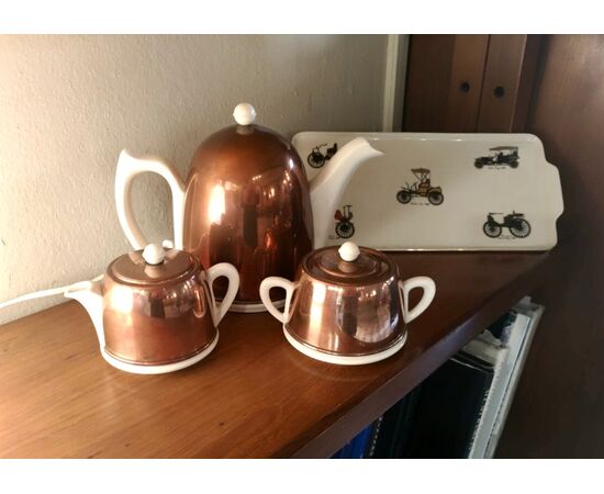 Tea service (teapot, sugar bowl and milk...