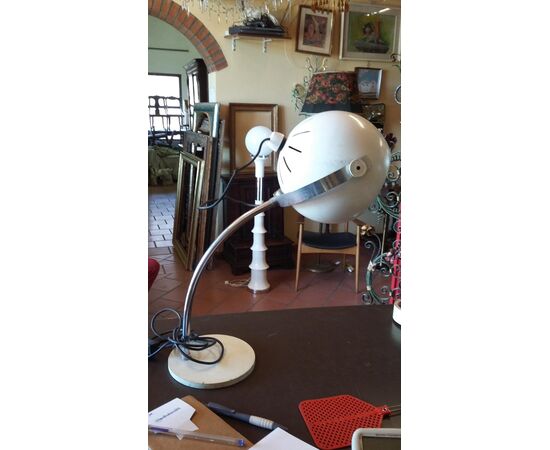 Modern design table lamp...