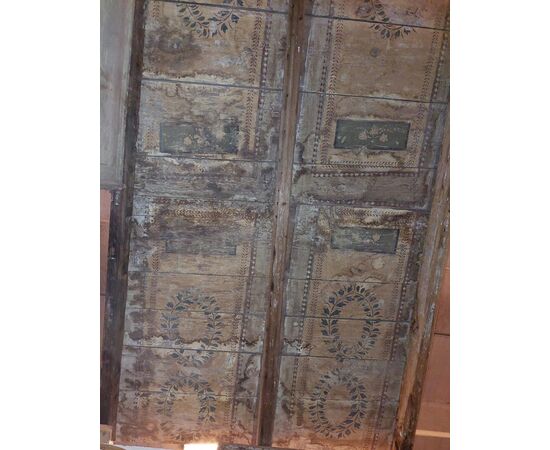 darb193 - painted wooden ceiling to be restored, available about 13/15 sqm     