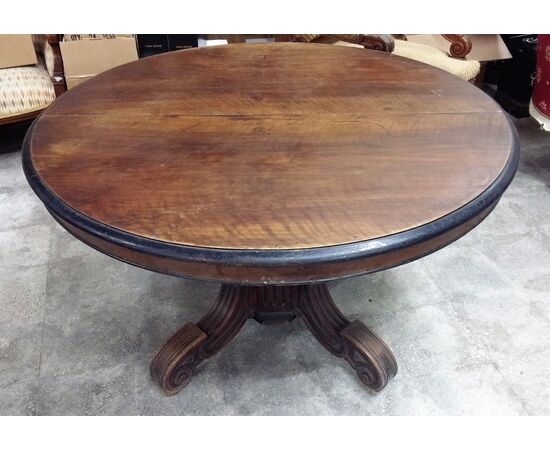 Dining table veneered in walnut and foot in solid walnut Louis Philippe period