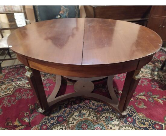 Extendable oval mahogany table from the second empire