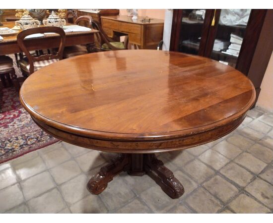 Extendable table in walnut and briar from the Napoleon III era