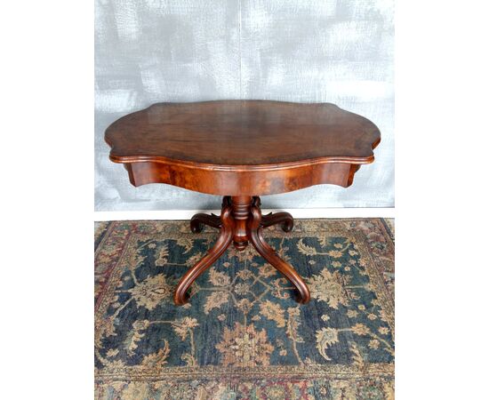 Biedermeier coffee table in walnut