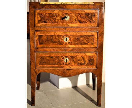 Small Neapolitan Louis XVI ° chest of drawers with three drawers SOLD     