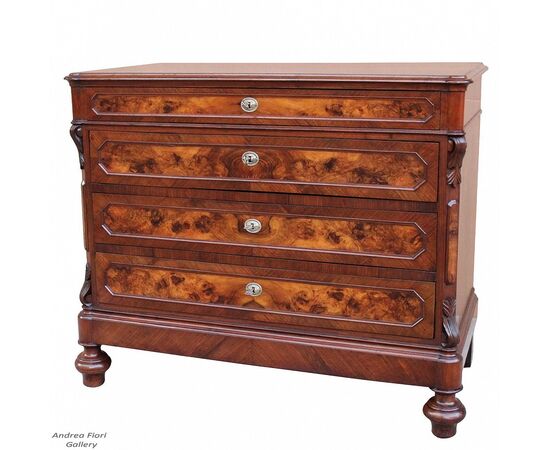 Antique Louis Philippe chest of drawers in walnut - Italy, 19th century     
