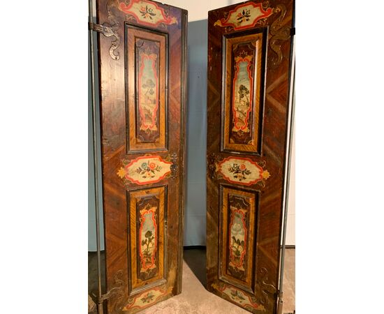PAIR OF LACQUERED AND PAINTED NEAPOLITAN DOORS - XVIIIth CENTURY     