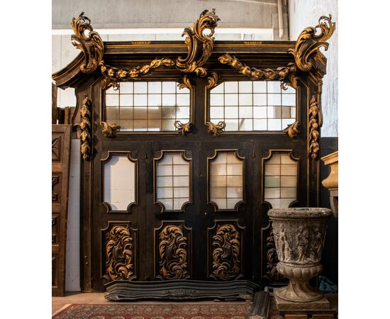 ptn231 large glass portal sixteenth / seventeenth century, h 420 x 435 cm width.     