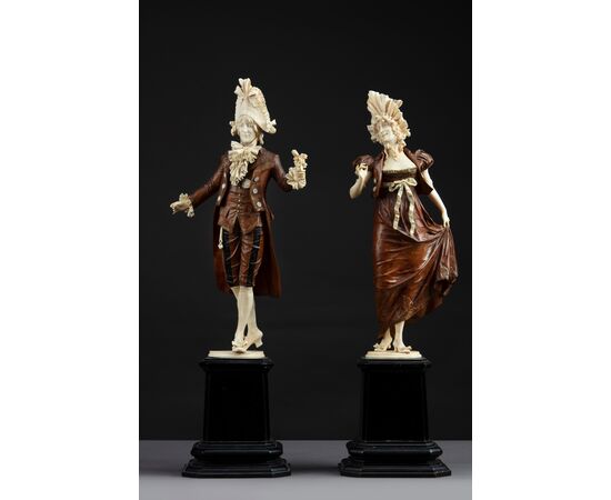 Coppia di scultura in avorio e legno del XIX sec.