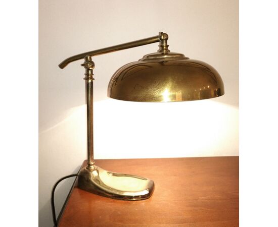 Table lamp with two joints in brass with...