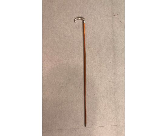 Stick with silver knob with vegetable decorations, rattan cane.     