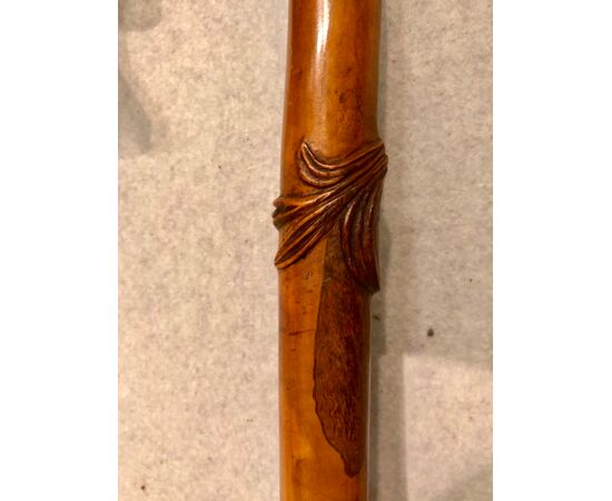 Single piece walnut stick with dragon head with lizard in its mouth.     