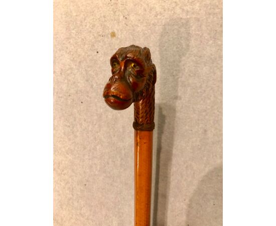Stick with wooden knob representing a monkey&#39;s head. Malacca canna.     