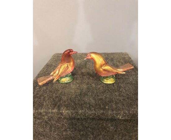 Coppia di uccelini in vetro con inclusioni in oro,manifattura Seguso.Murano.