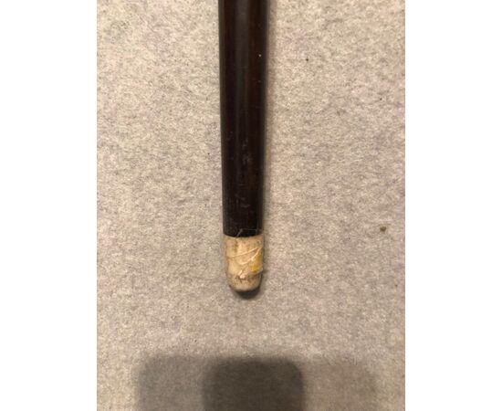 Glove stick with knob representing dog with opening mouth with button.     