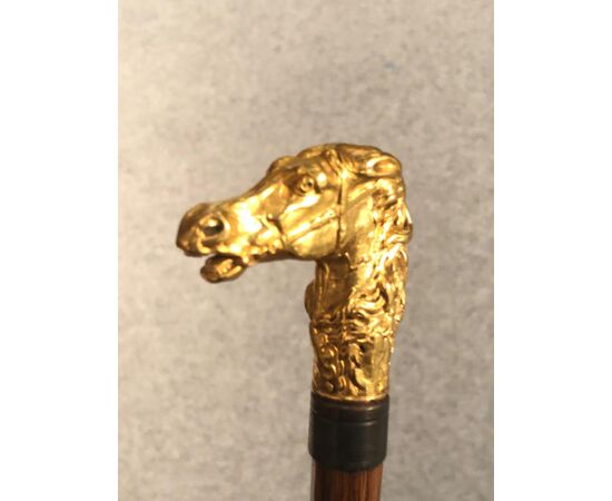Bastone da difesa con pomolo in bronzo pieno raffigurante testa di cavallo.